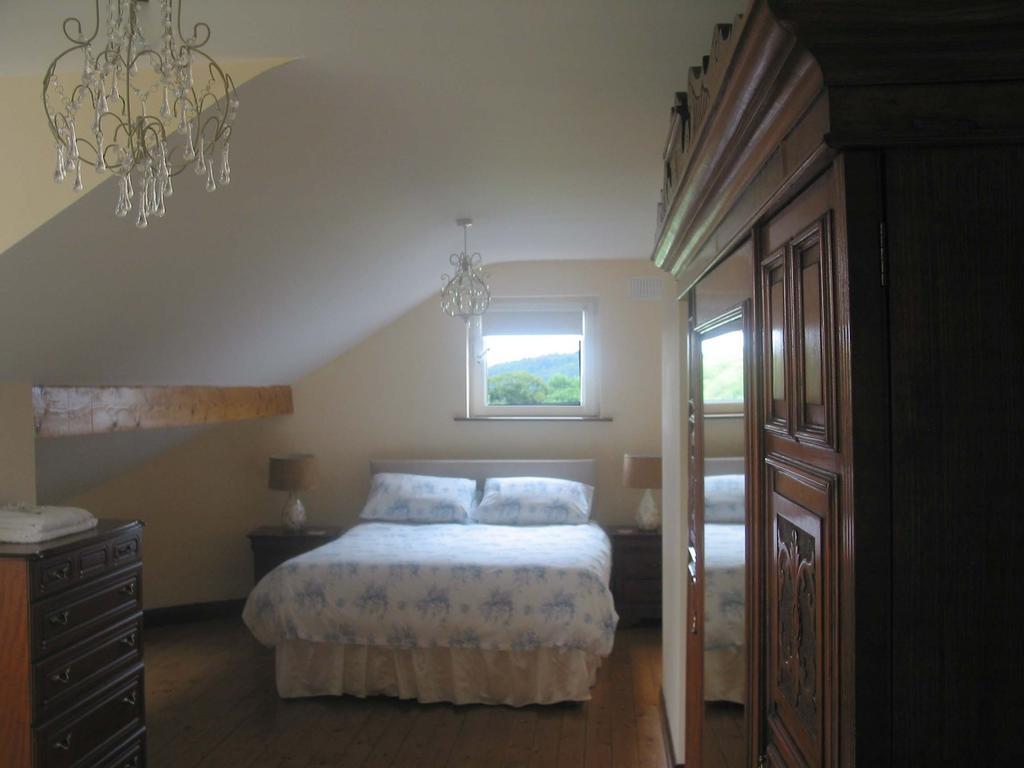 White Hill Country House B&B Castleblayney Oda fotoğraf